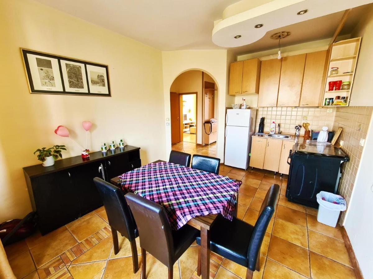 Fantazy Apartment Main Square Скопье Экстерьер фото