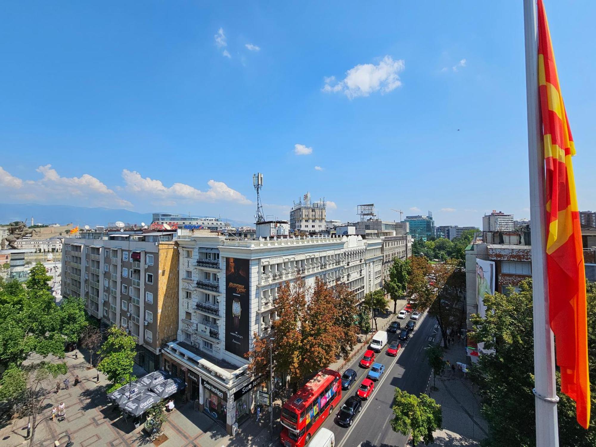 Fantazy Apartment Main Square Скопье Экстерьер фото